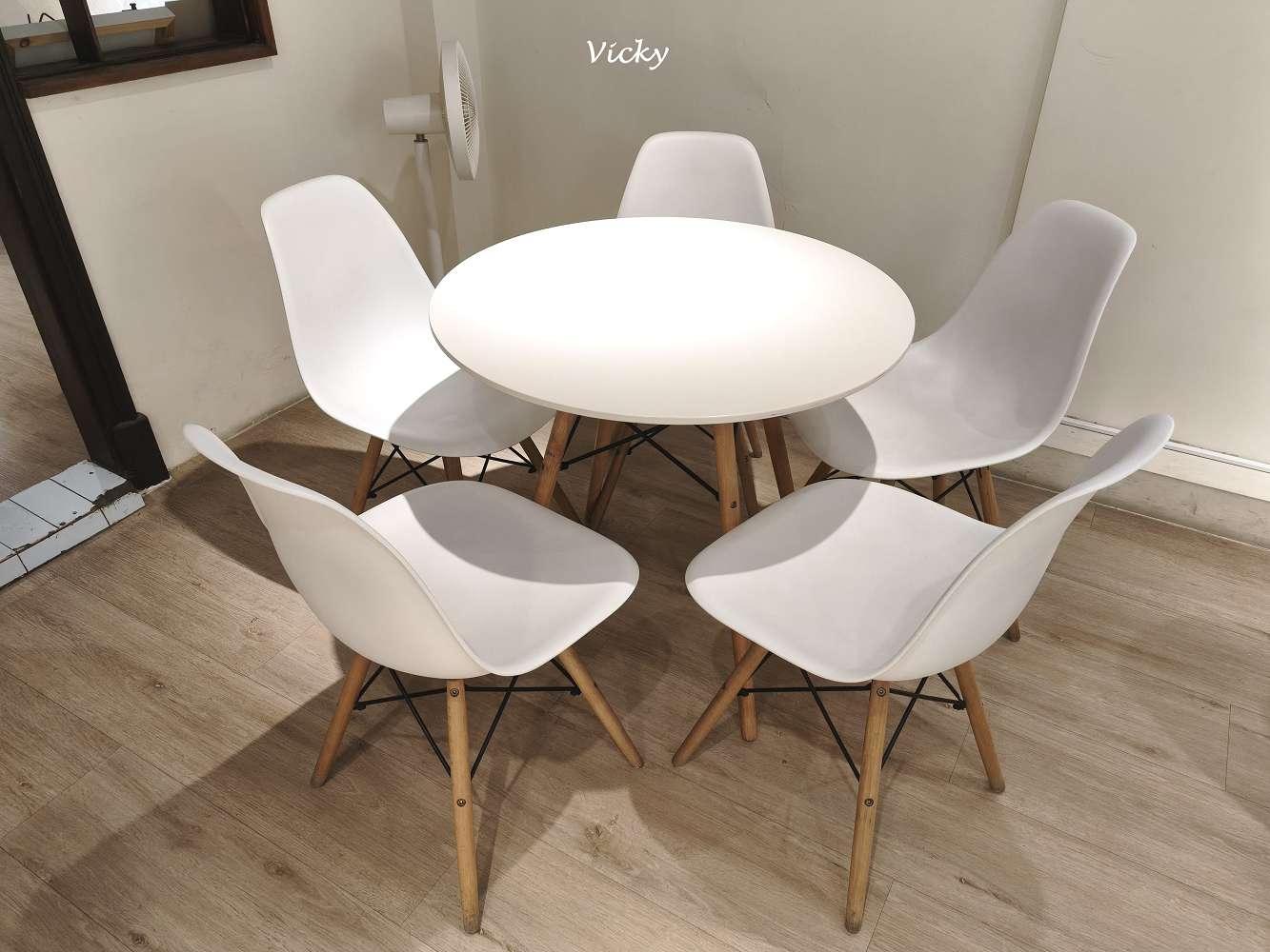 台南中西區︱木蘭：信義街老屋探險，隱身二樓的療癒系咖啡廳，柯基店長「冷摳」與焦糖布丁的午後時光