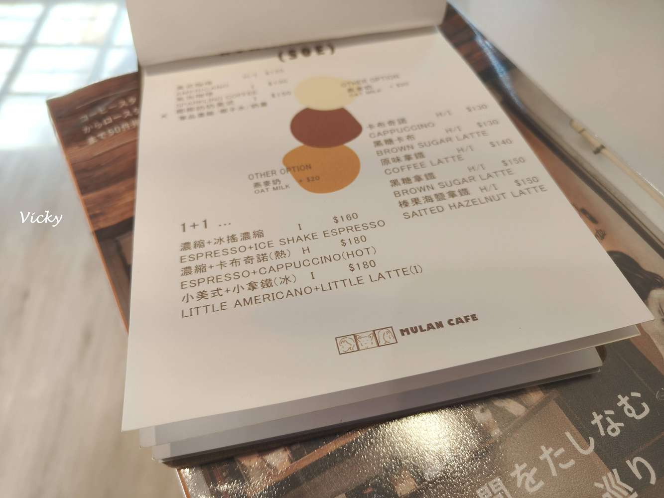 台南中西區︱木蘭：信義街老屋探險，隱身二樓的療癒系咖啡廳，柯基店長「冷摳」與焦糖布丁的午後時光