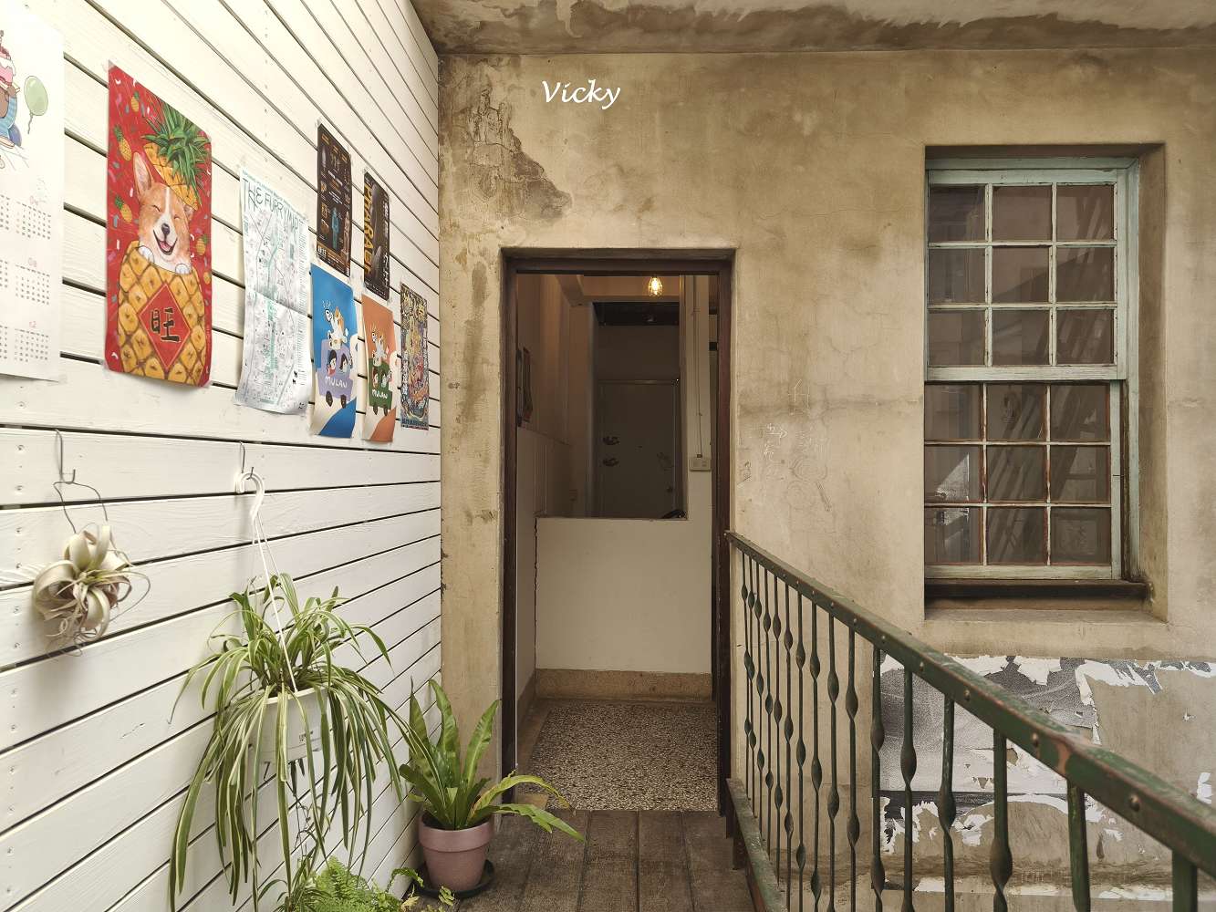 台南中西區︱木蘭：信義街老屋探險，隱身二樓的療癒系咖啡廳，柯基店長「冷摳」與焦糖布丁的午後時光