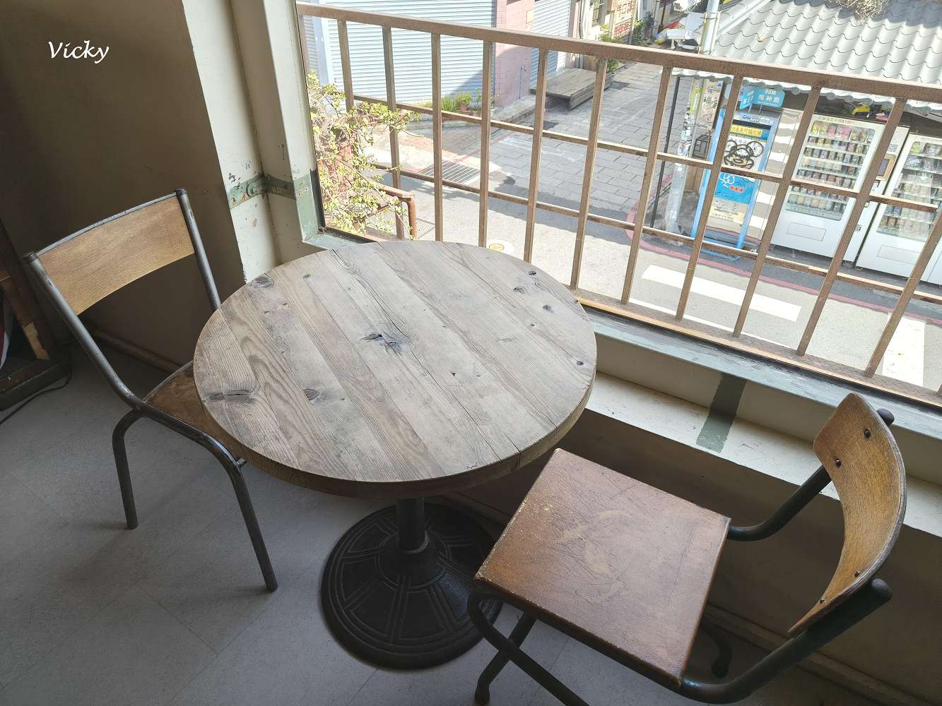 台南神農街美食｜Paris古咪小日常咖啡：窩在老宅陽台發呆，感受神農街與康樂街交會的慢步調