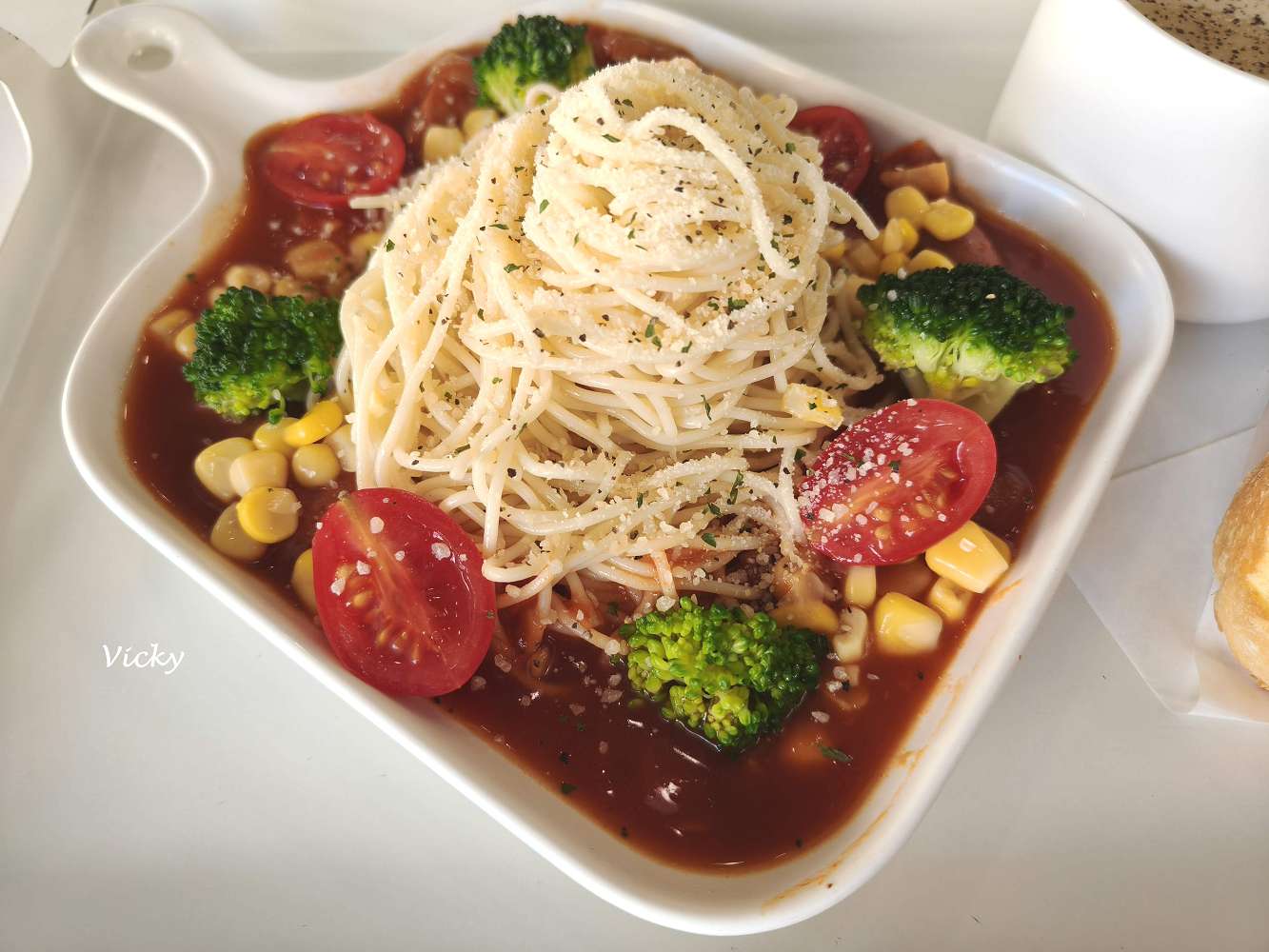 台南東區美食｜T’WIN Coffee · 咖啡 / 云：崇明路轉角的高質感早午餐，吃多年都不膩！必點 伯爵奶酥巧巴達