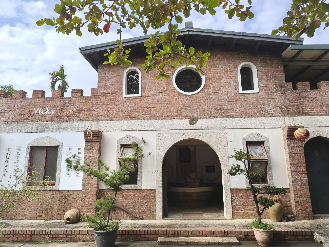 嘉義民雄︱松山土窯羊肉：沒預約吃不到！戴防毒面具揭開、高溫悶燒三天三夜的薰羊肉，在地人與外國客都瘋狂的養生盛宴