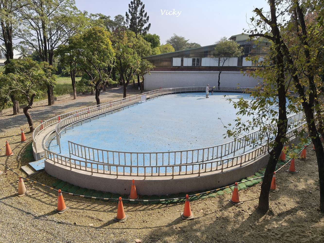 台南新化景點︱南圳綠堤堤岸公園、體育公園：老街旁的華麗轉身！昔日雜亂小徑變身寬敞花廊，全新特色遊戲場，親子放電、飯後散步的絕美秘境