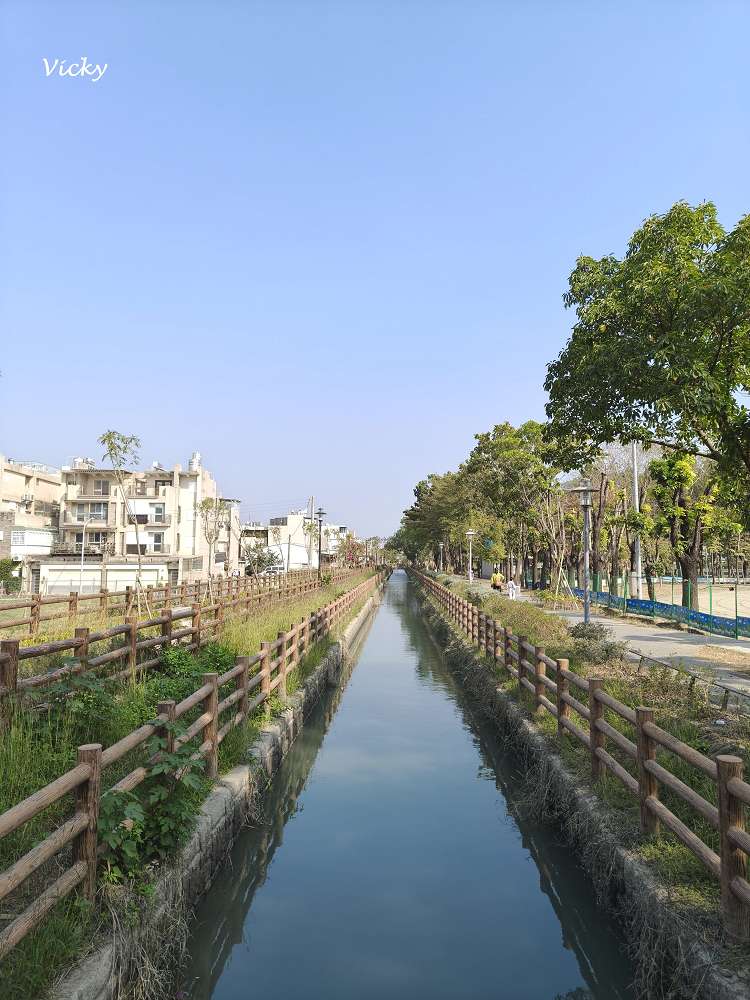 台南新化景點︱南圳綠堤堤岸公園、體育公園：老街旁的華麗轉身！昔日雜亂小徑變身寬敞花廊，全新特色遊戲場，親子放電、飯後散步的絕美秘境