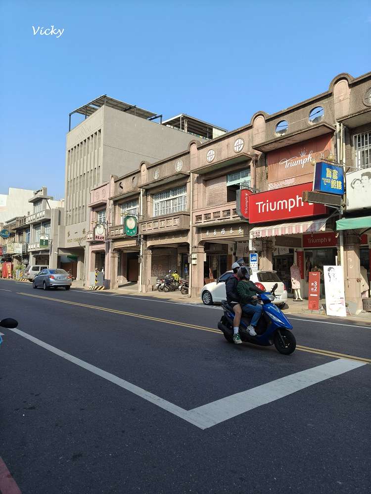 台南新化景點︱南圳綠堤堤岸公園、體育公園：老街旁的華麗轉身！昔日雜亂小徑變身寬敞花廊，全新特色遊戲場，親子放電、飯後散步的絕美秘境
