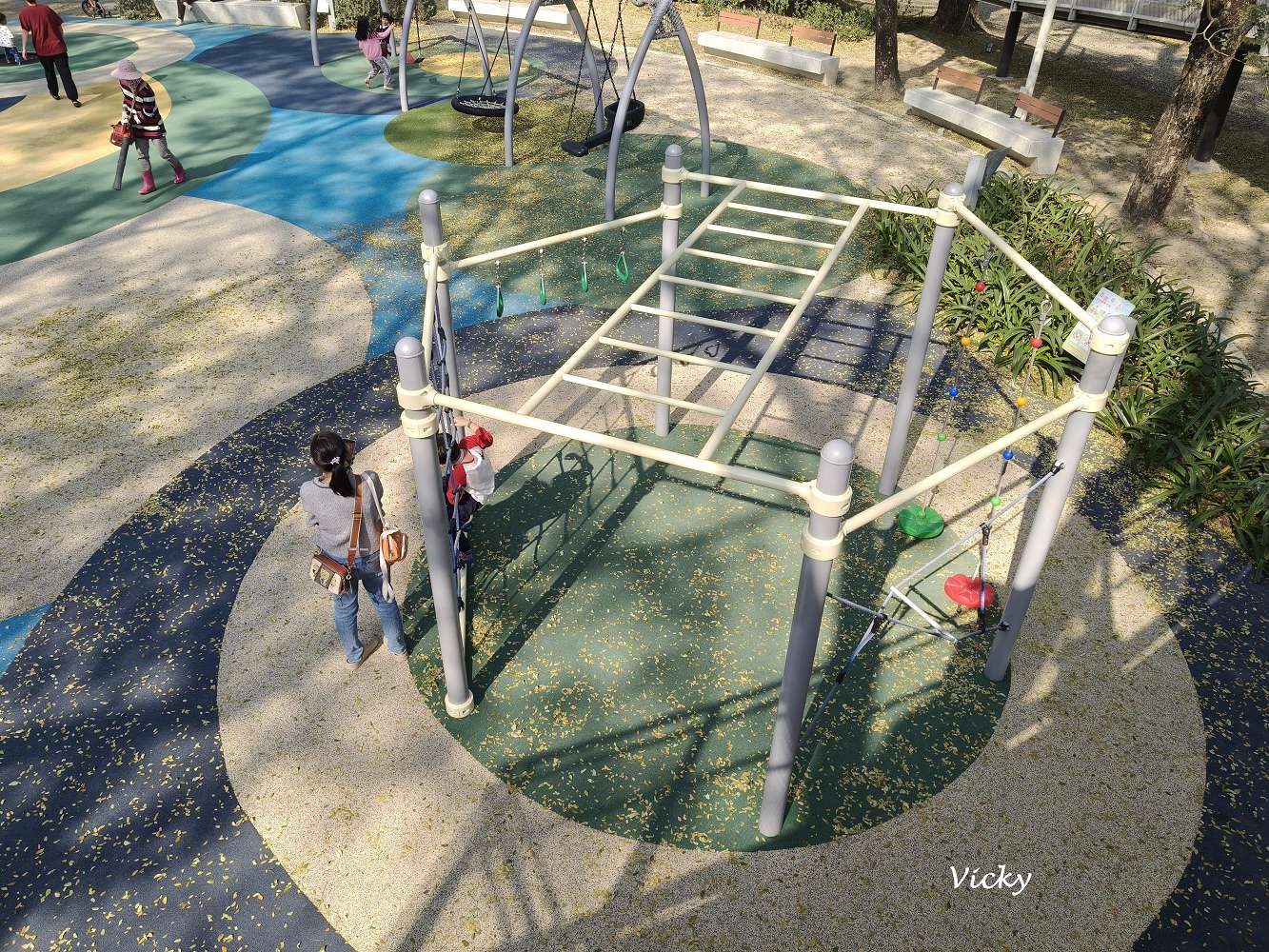 台南新化景點︱南圳綠堤堤岸公園、體育公園：老街旁的華麗轉身！昔日雜亂小徑變身寬敞花廊，全新特色遊戲場，親子放電、飯後散步的絕美秘境