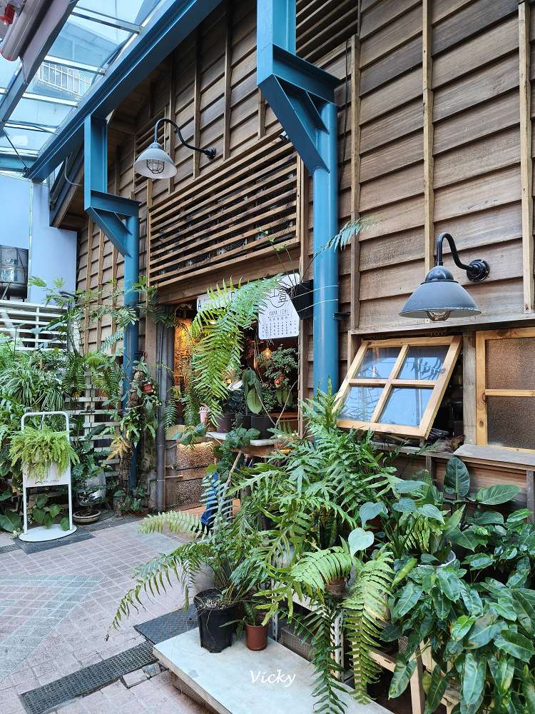 高雄鹽埕一日遊｜鹽埕第一公有零售市場：精選 6 間必訪職人老店、植感美學與超有梗「誠實商店」攻略