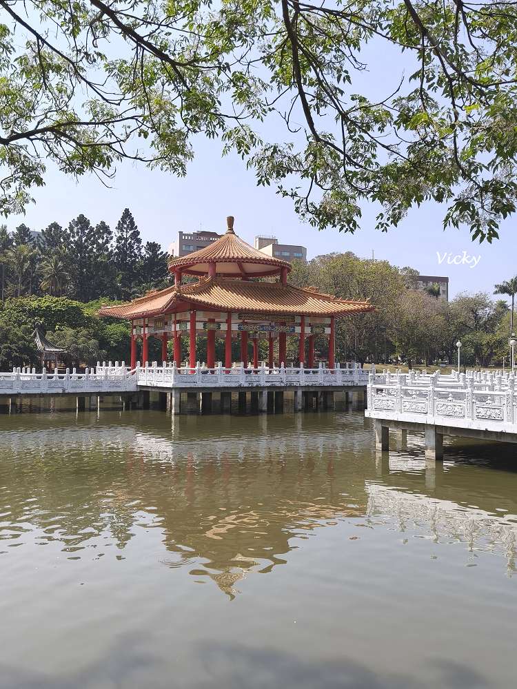 2026 台南公園春季賞花指南：走進苦楝花的紫色夢境，如童話般的燕潭與歷史木屋