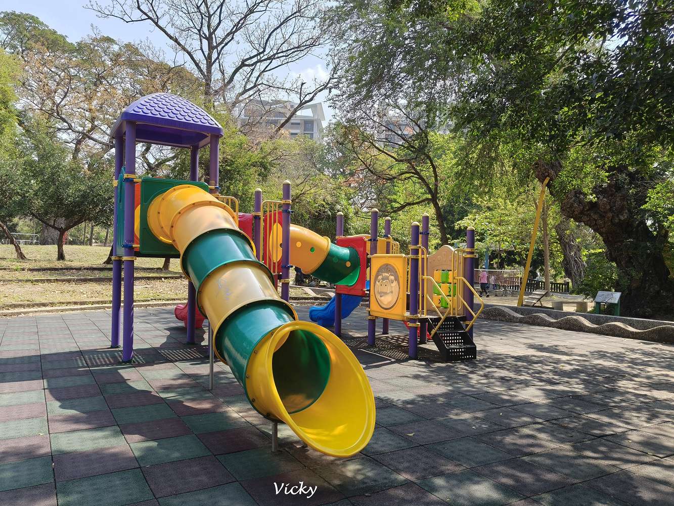 2026 台南公園春季賞花指南：走進苦楝花的紫色夢境，如童話般的燕潭與歷史木屋