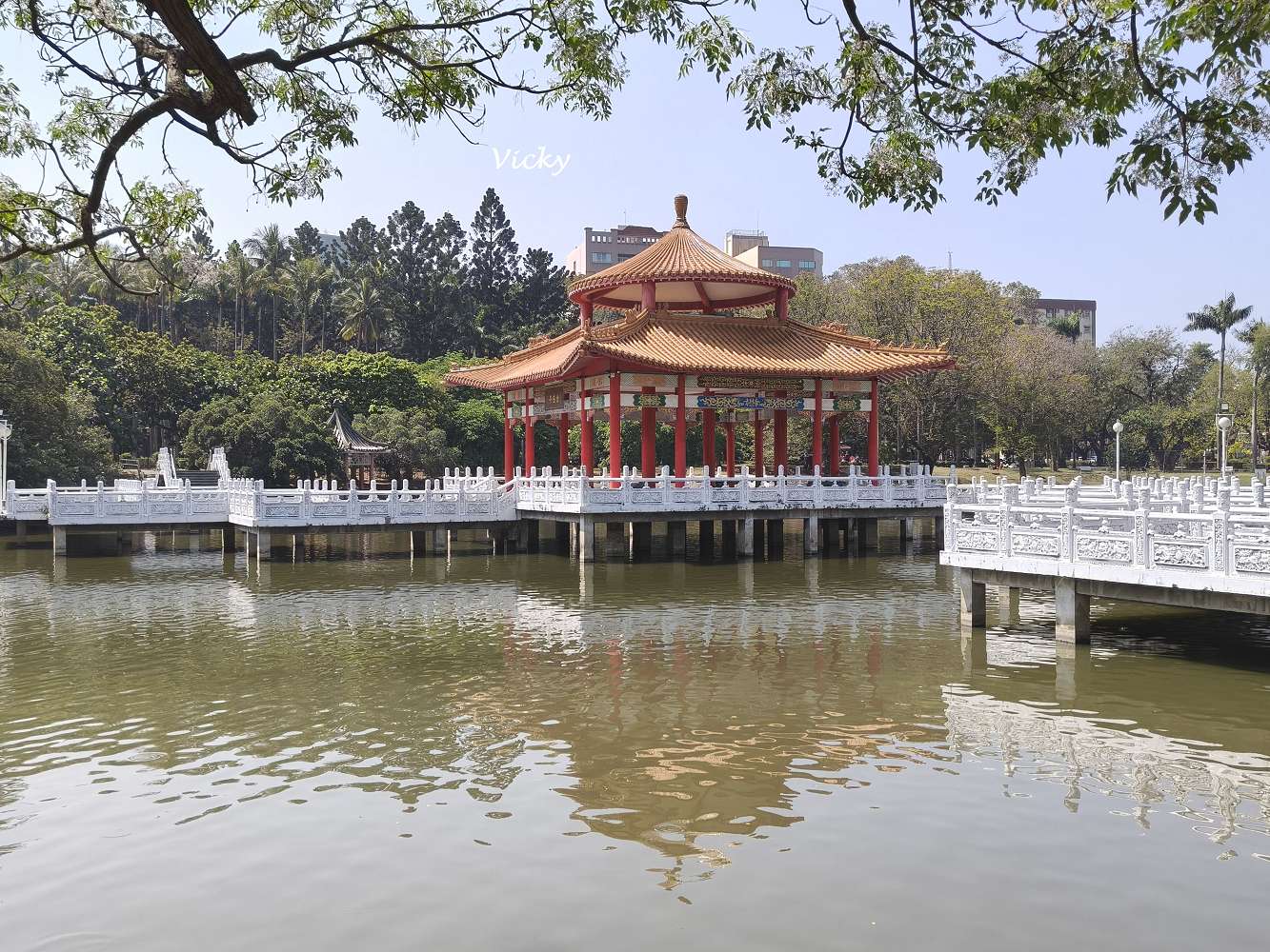 2026 台南公園春季賞花指南：走進苦楝花的紫色夢境，如童話般的燕潭與歷史木屋