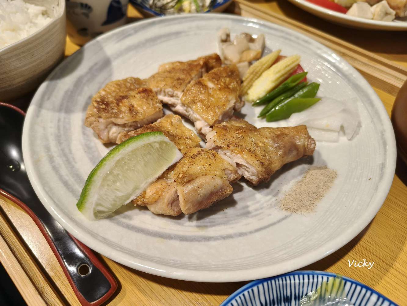 網站近期文章：台南大學美食︱桃子手作料理：慶中街上職人手作定食推薦，漫步校園旁的文青溫馨好滋味，附菜單