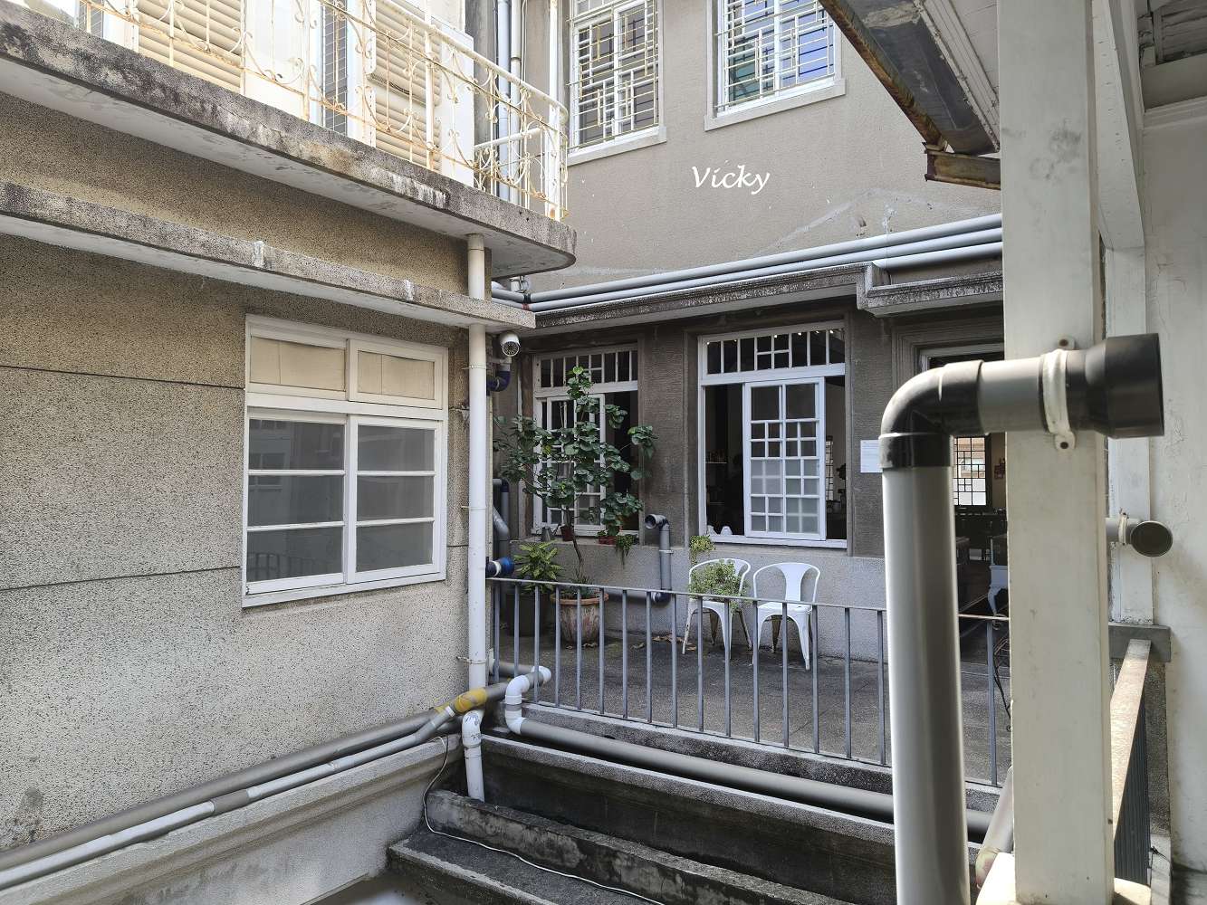 台南中西區老屋咖啡︱B.B. Cafe 小黑熊咖啡：走進台南民權路的歷史摺頁，與藝文展覽、老屋咖啡來一場驚喜邂逅