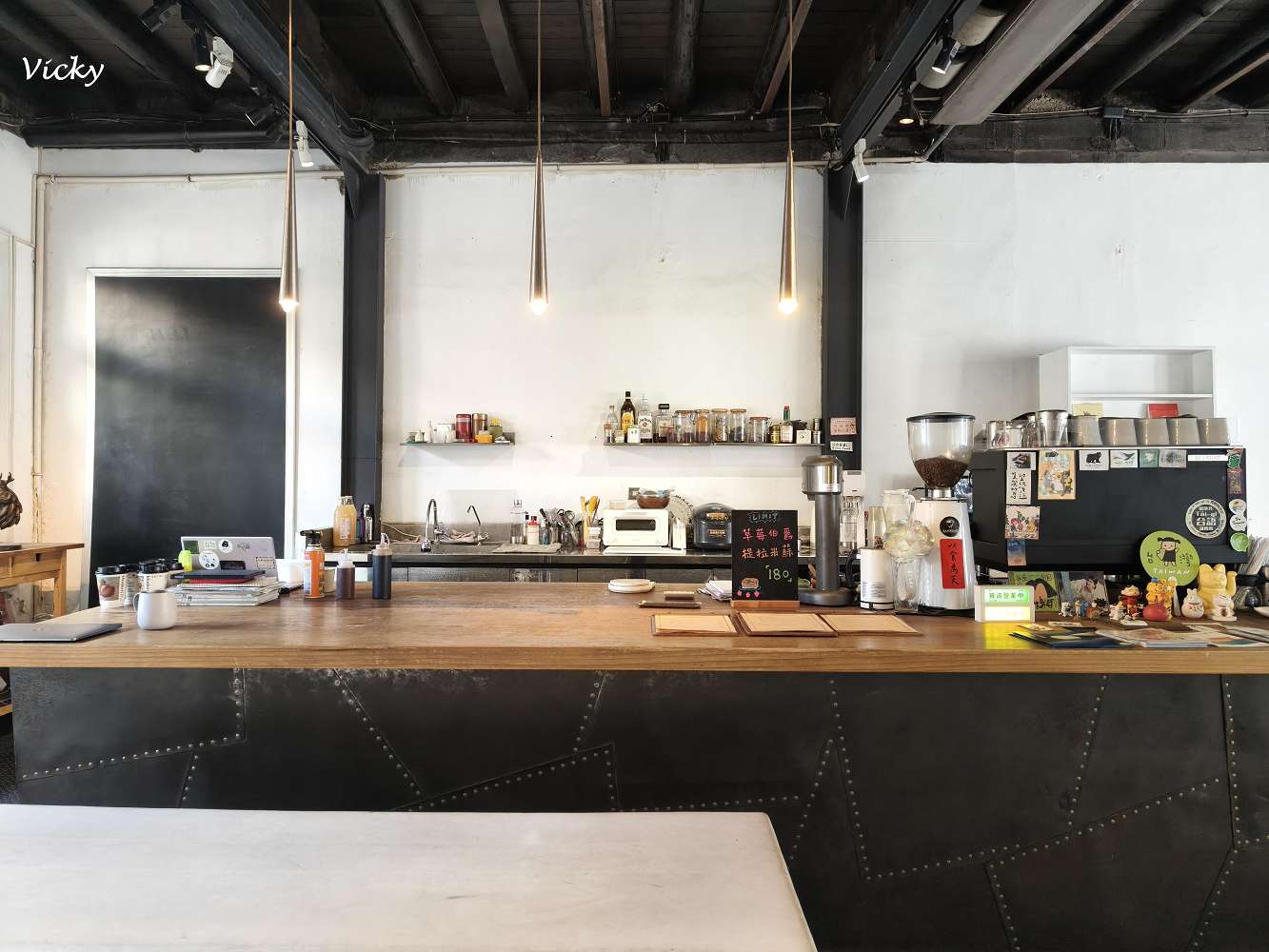台南中西區老屋咖啡︱B.B. Cafe 小黑熊咖啡：走進台南民權路的歷史摺頁，與藝文展覽、老屋咖啡來一場驚喜邂逅