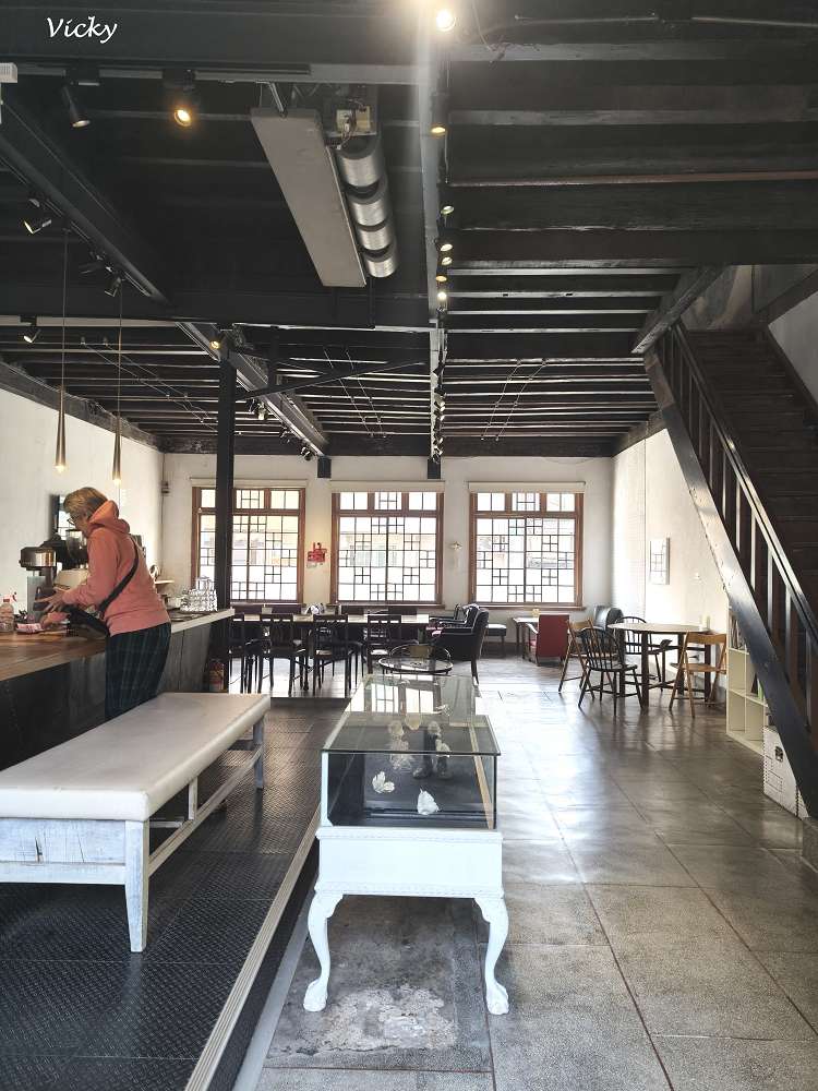台南中西區老屋咖啡︱B.B. Cafe 小黑熊咖啡：走進台南民權路的歷史摺頁，與藝文展覽、老屋咖啡來一場驚喜邂逅