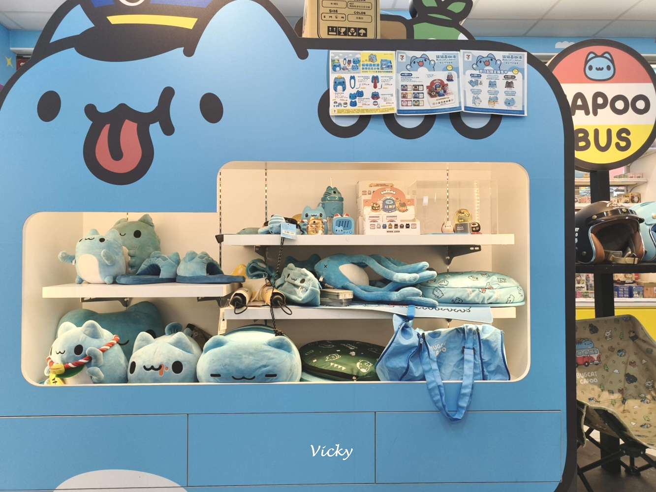 高雄旅遊︱貓貓蟲咖波主題 7-11 旗艦店！超萌周邊、限定咖啡杯，療癒系教主降臨！