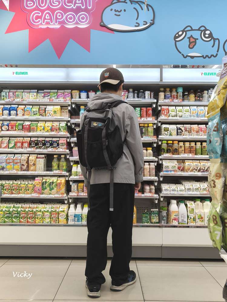 高雄旅遊︱貓貓蟲咖波主題 7-11 旗艦店！超萌周邊、限定咖啡杯，療癒系教主降臨！