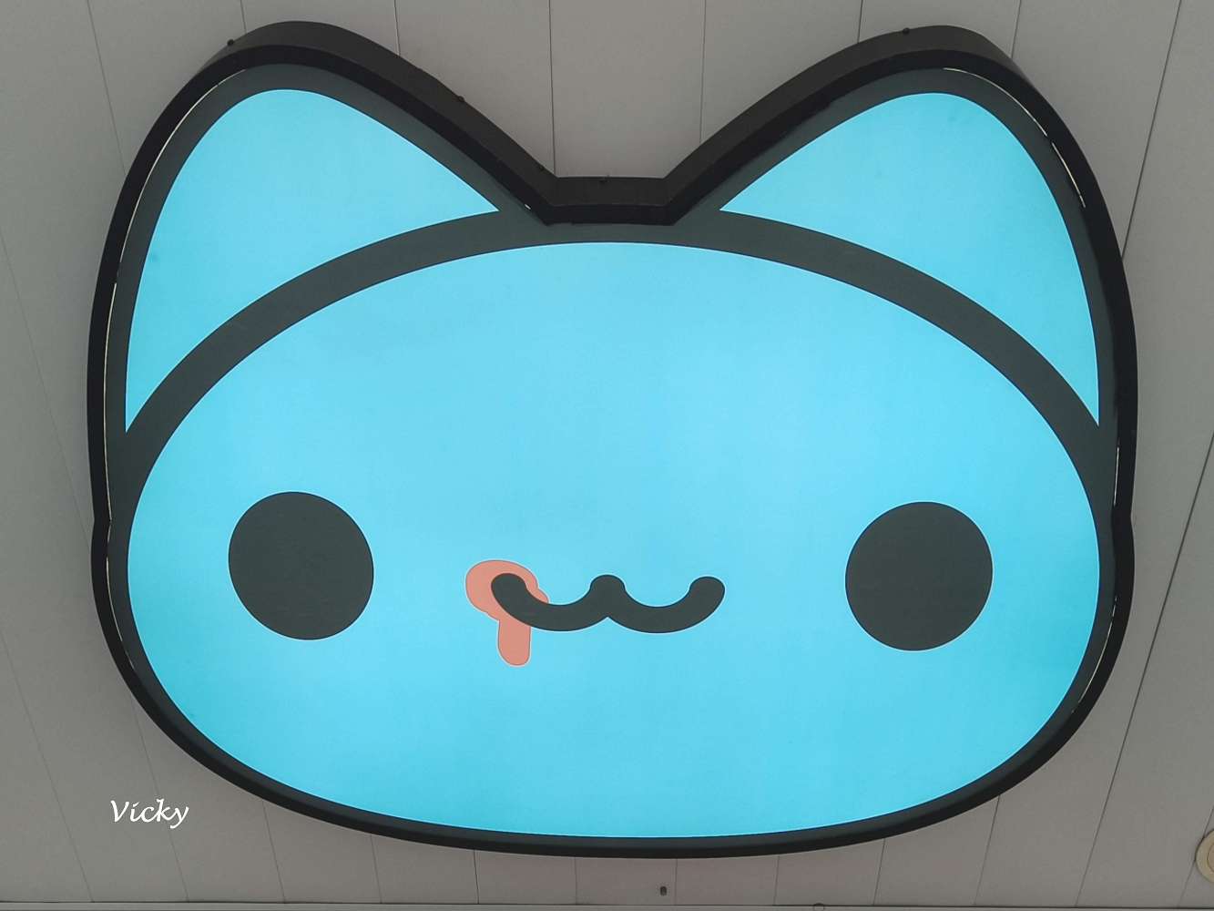 高雄旅遊︱貓貓蟲咖波主題 7-11 旗艦店！超萌周邊、限定咖啡杯，療癒系教主降臨！