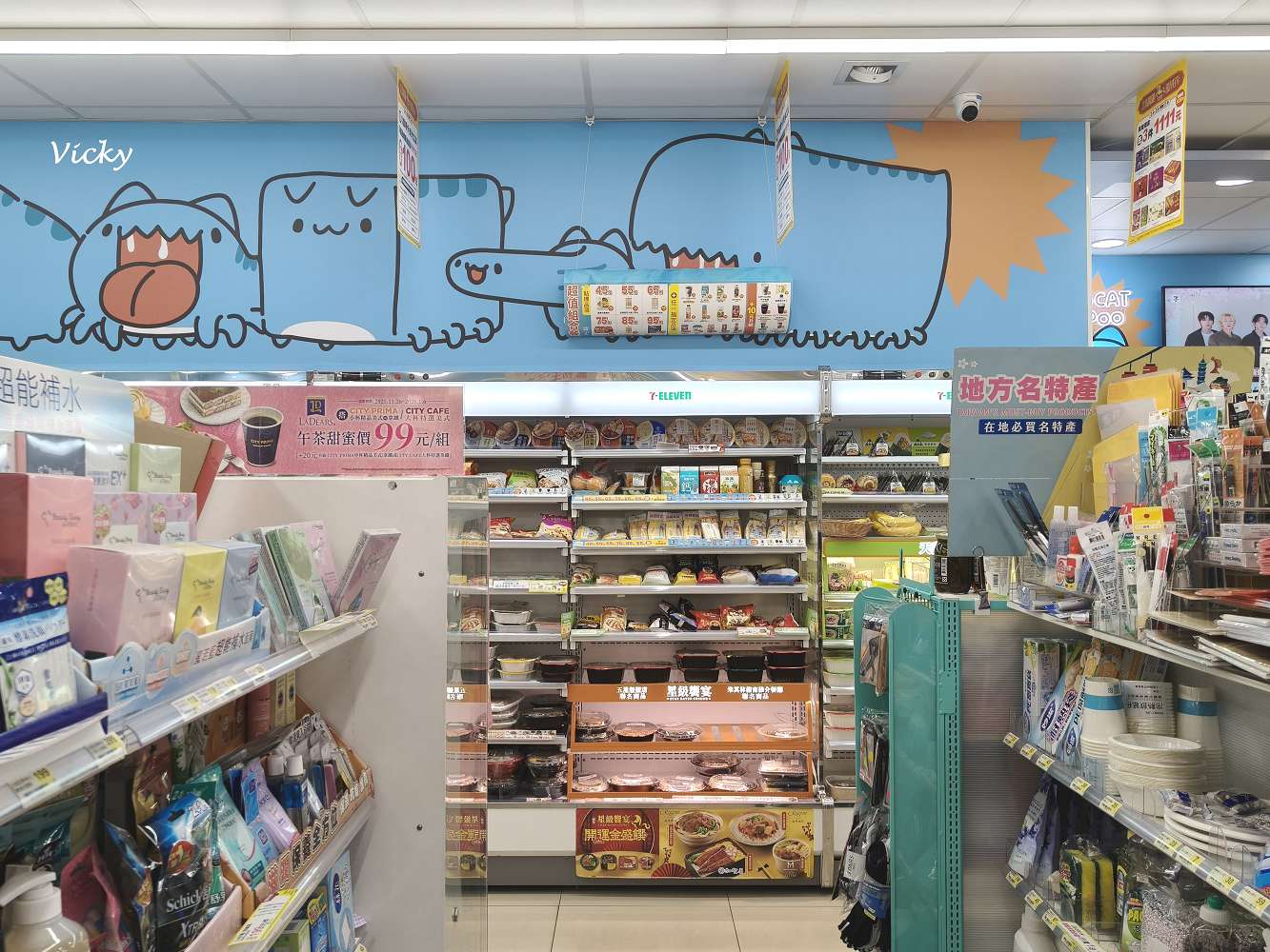 高雄旅遊︱貓貓蟲咖波主題 7-11 旗艦店！超萌周邊、限定咖啡杯，療癒系教主降臨！