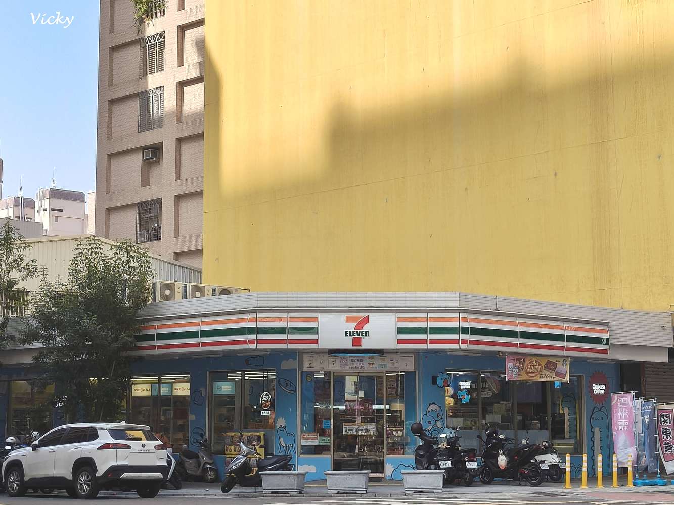 高雄旅遊︱貓貓蟲咖波主題 7-11 旗艦店！超萌周邊、限定咖啡杯，療癒系教主降臨！