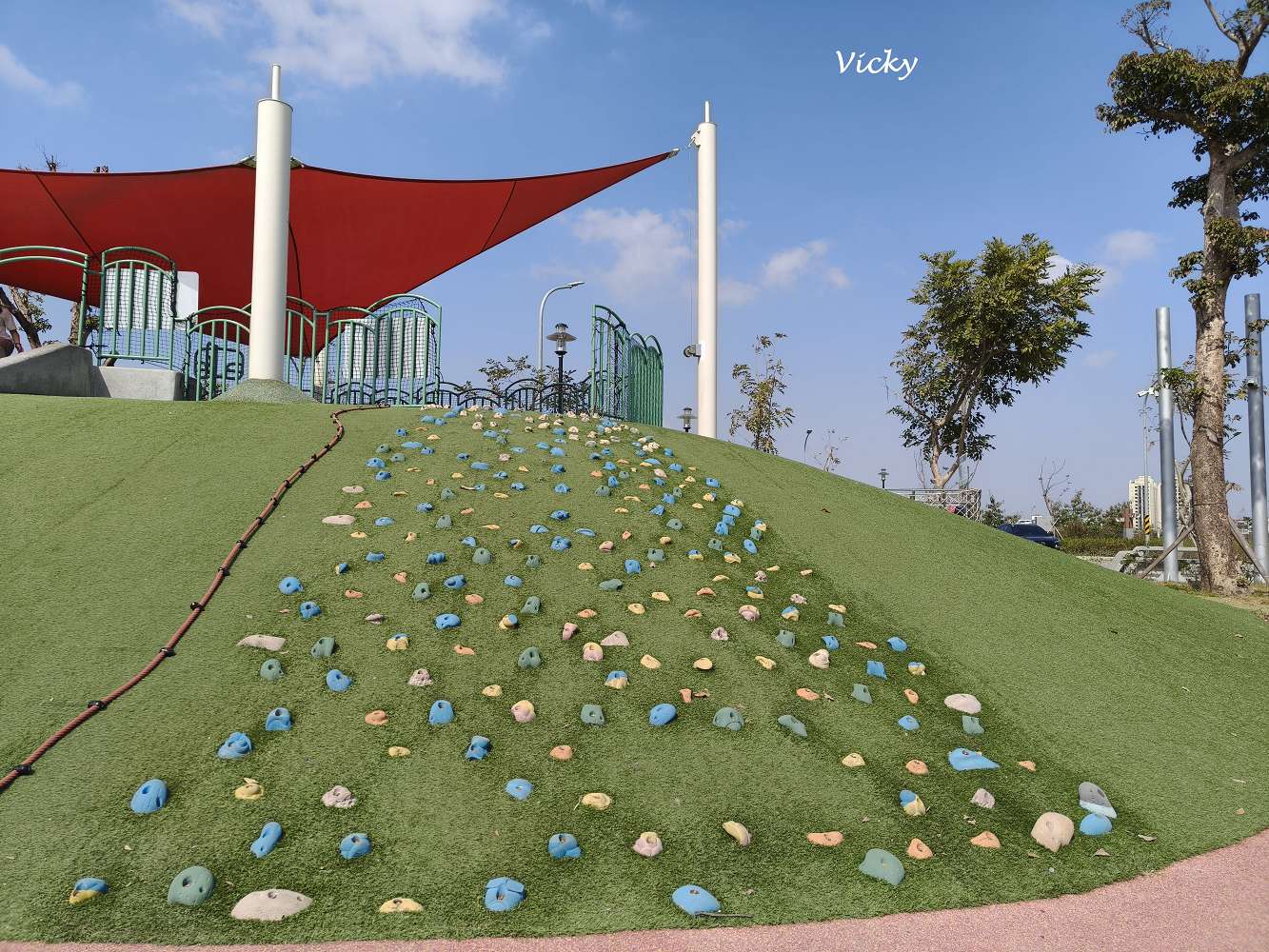 台南特色公園︱草湖寮歷史公園：海盜船滑梯、磨石子滑梯、超大草皮，安南區親子放電首選！