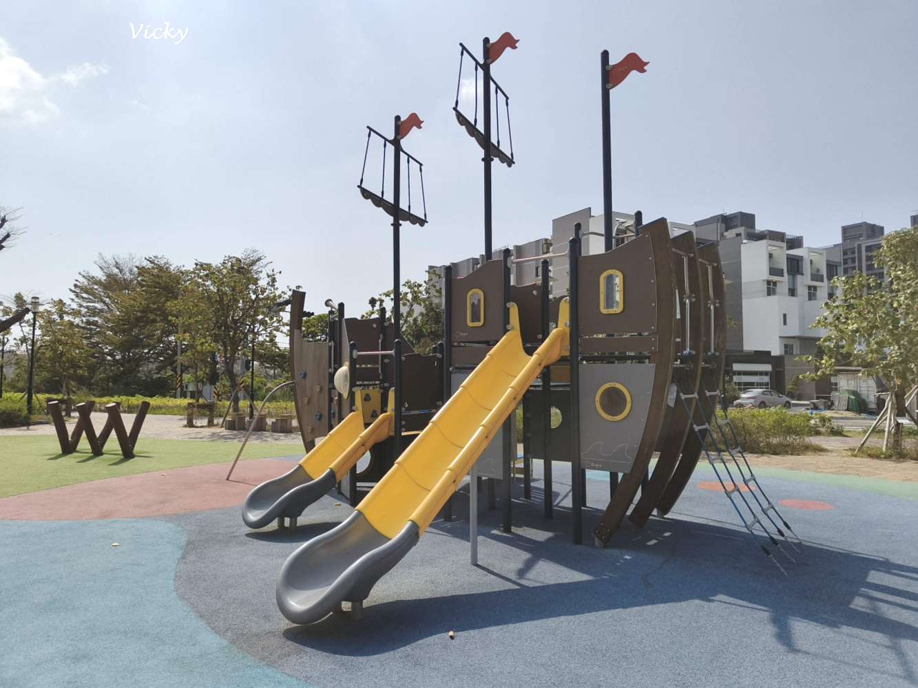 台南特色公園︱草湖寮歷史公園：海盜船滑梯、磨石子滑梯、超大草皮，安南區親子放電首選！