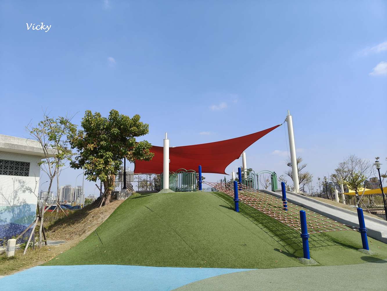 台南特色公園︱草湖寮歷史公園：海盜船滑梯、磨石子滑梯、超大草皮，安南區親子放電首選！