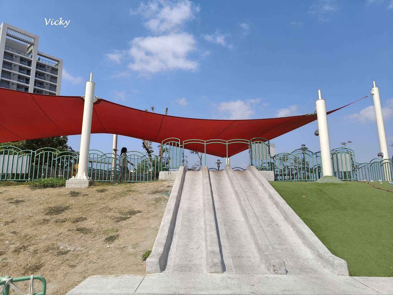 台南特色公園︱草湖寮歷史公園：海盜船滑梯、磨石子滑梯、超大草皮，安南區親子放電首選！