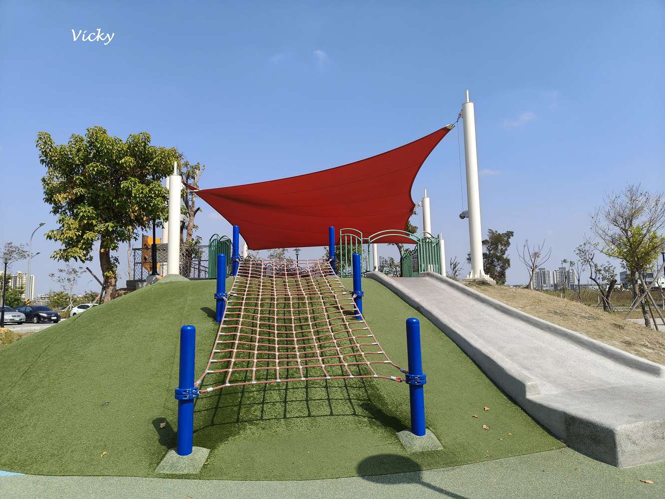 台南特色公園︱草湖寮歷史公園：海盜船滑梯、磨石子滑梯、超大草皮，安南區親子放電首選！