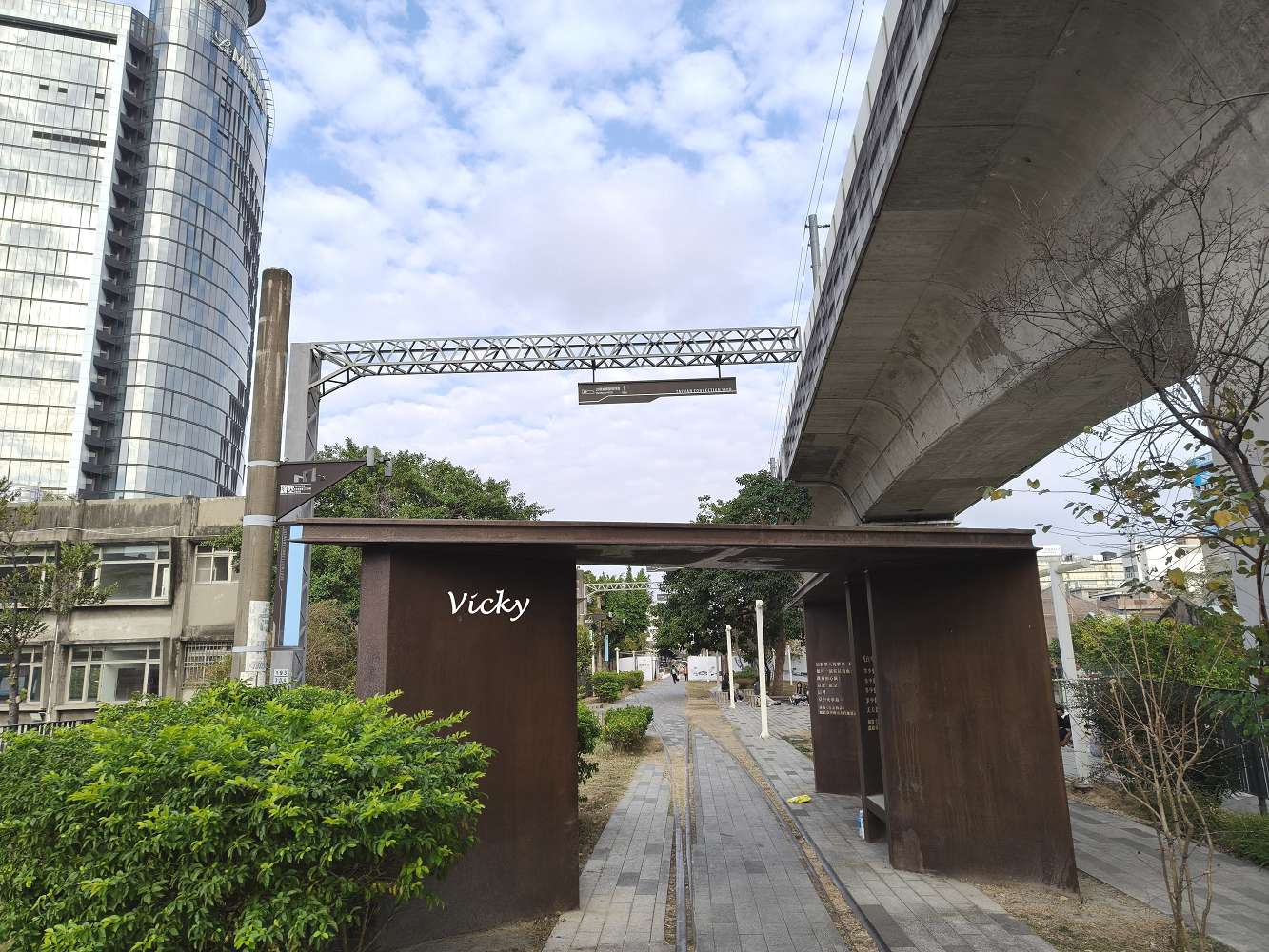 台中西區美食|奶泡貓咖啡 民權店:咖波迷的白色夢幻基地!L型純白透明系咖啡廳,超萌造型雞蛋糕,附菜單 台中西區美食|奶泡貓咖啡 民權店:咖波迷的白色夢幻基地!L型純白透明系咖啡廳,超萌造型雞蛋糕,附菜單