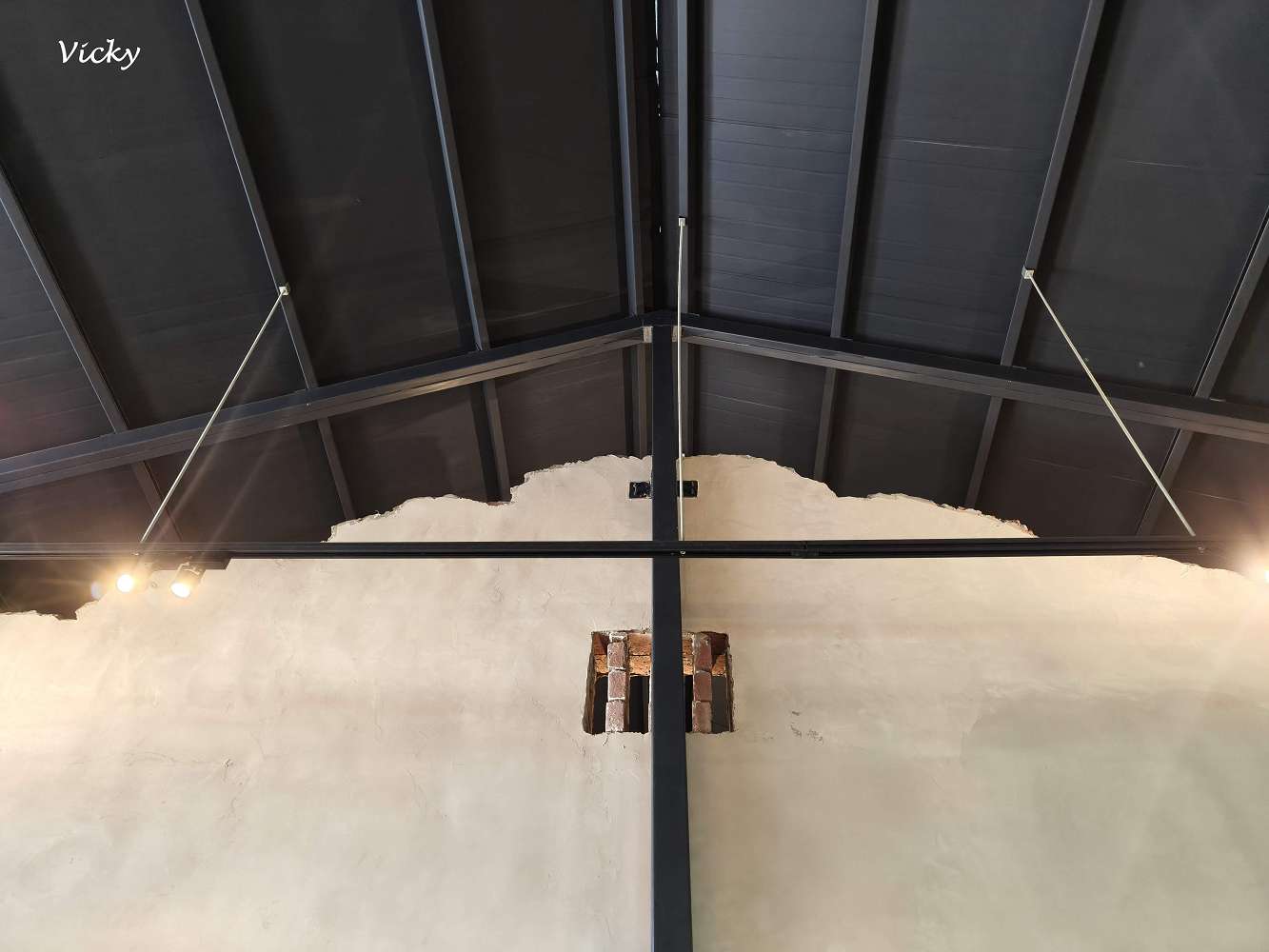 台南老宅蜂大咖啡：隱身民權路巷弄的城市祕境，跳格子、擼貓、享受離塵不離城的時光