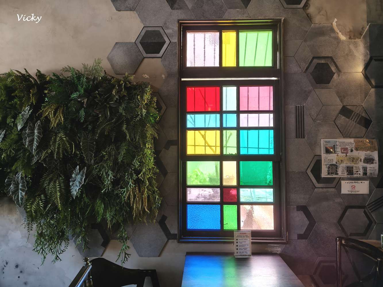 台南老宅蜂大咖啡：隱身民權路巷弄的城市祕境，跳格子、擼貓、享受離塵不離城的時光