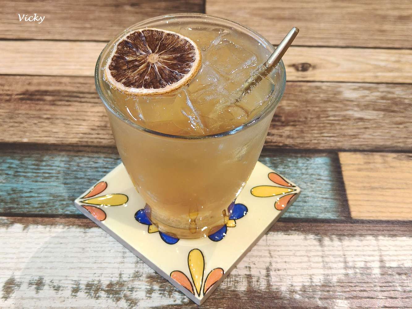 台南老宅蜂大咖啡：隱身民權路巷弄的城市祕境，跳格子、擼貓、享受離塵不離城的時光