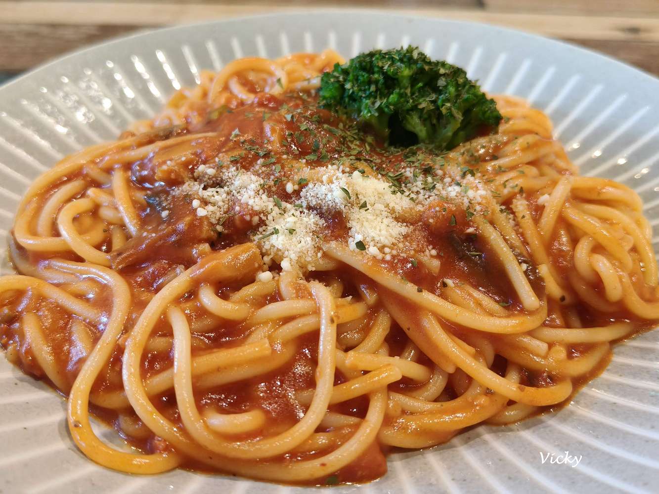 台南老宅蜂大咖啡：隱身民權路巷弄的城市祕境，跳格子、擼貓、享受離塵不離城的時光