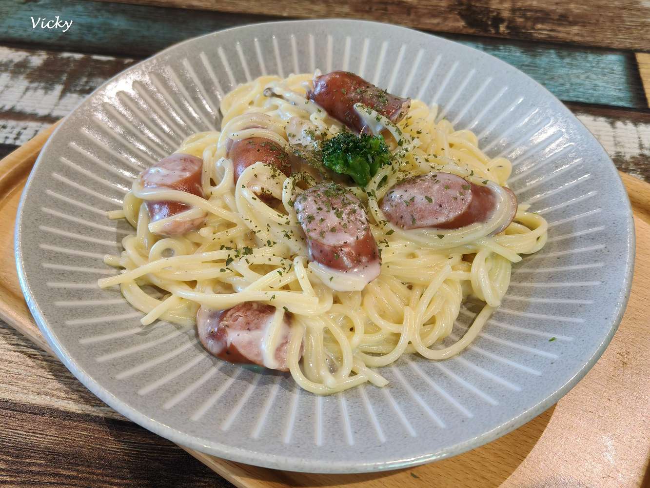 台南老宅蜂大咖啡：隱身民權路巷弄的城市祕境，跳格子、擼貓、享受離塵不離城的時光