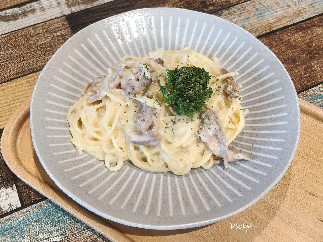 台南老宅蜂大咖啡：隱身民權路巷弄的城市祕境，跳格子、擼貓、享受離塵不離城的時光