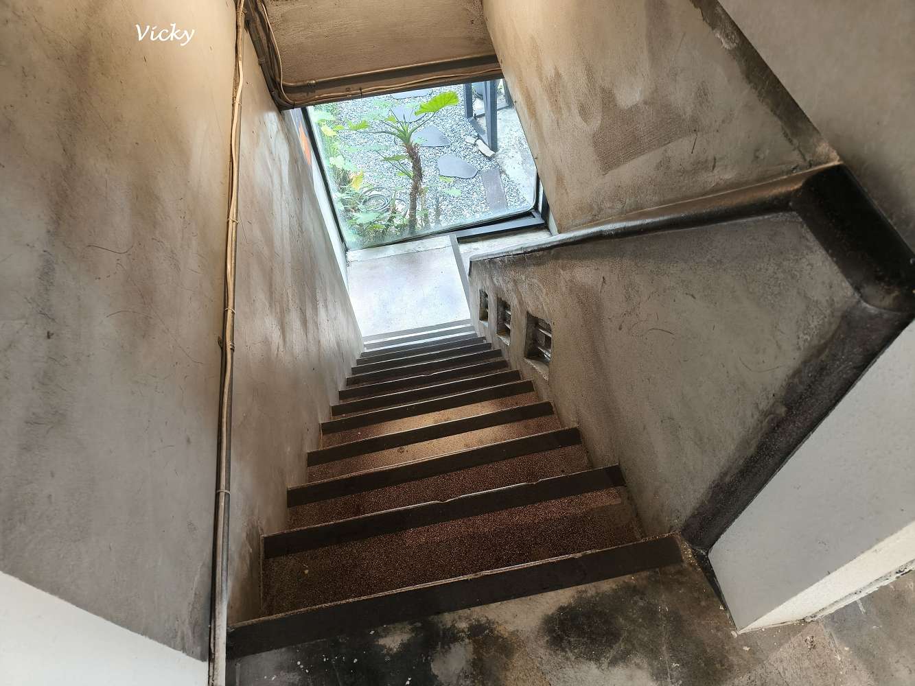 台南中西區咖啡廳推薦｜IBT COffee：隱身老宅的工業風秘境，別有洞天的設計美學，在溫潤工業風中享受靜謐的午後時光