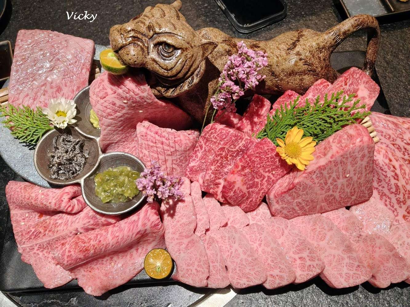 台南燒肉推薦︱Pankoko燒肉會所：第一名燒肉店！職人代烤極致和牛，厚切牛舌與月見拌飯的銷魂紀錄