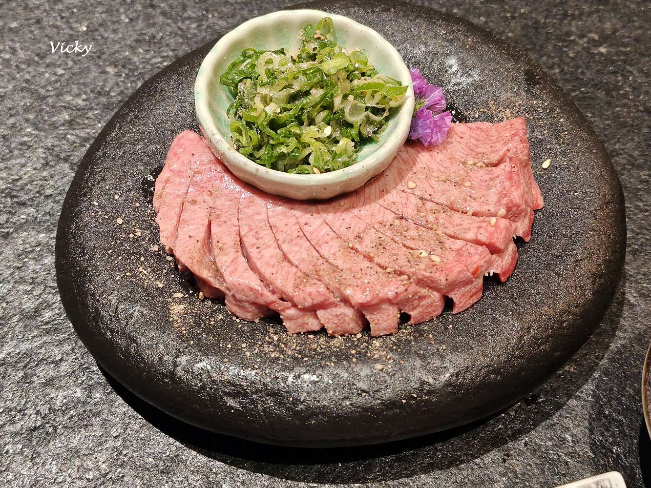 台南燒肉推薦︱Pankoko燒肉會所：第一名燒肉店！職人代烤極致和牛，厚切牛舌與月見拌飯的銷魂紀錄