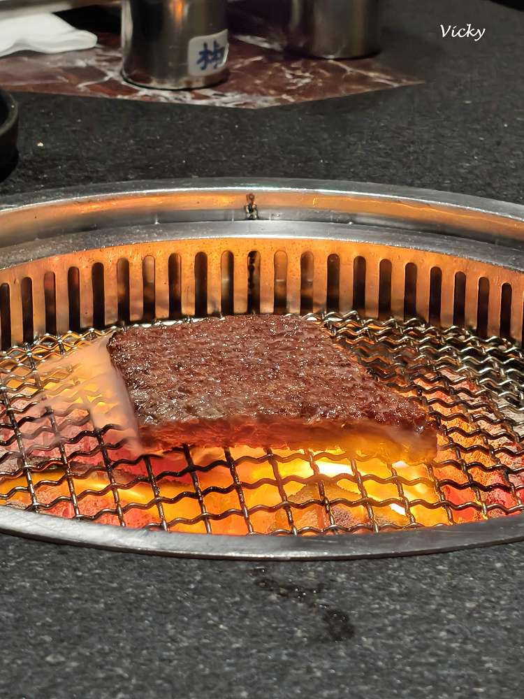 台南燒肉推薦︱Pankoko燒肉會所：第一名燒肉店！職人代烤極致和牛，厚切牛舌與月見拌飯的銷魂紀錄