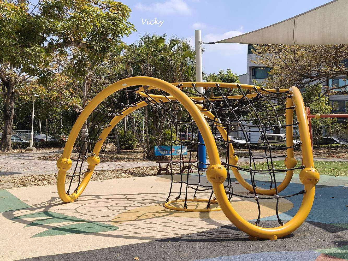 台南特色公園推薦｜仁安公園：巨型黃色高塔溜滑梯，孩子們的完美放電天堂！