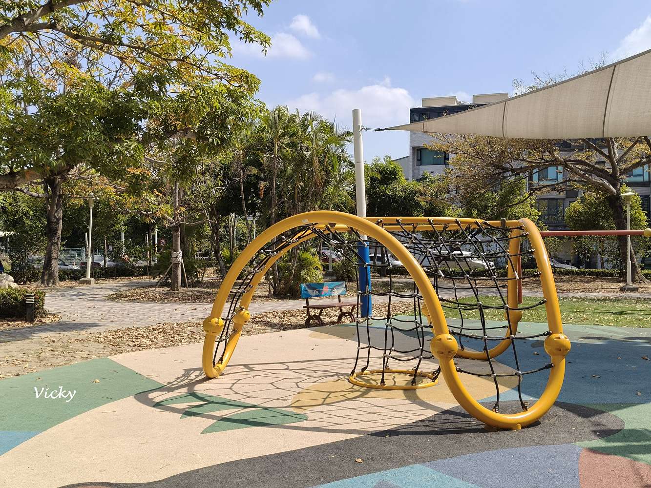 台南特色公園推薦｜仁安公園：巨型黃色高塔溜滑梯，孩子們的完美放電天堂！