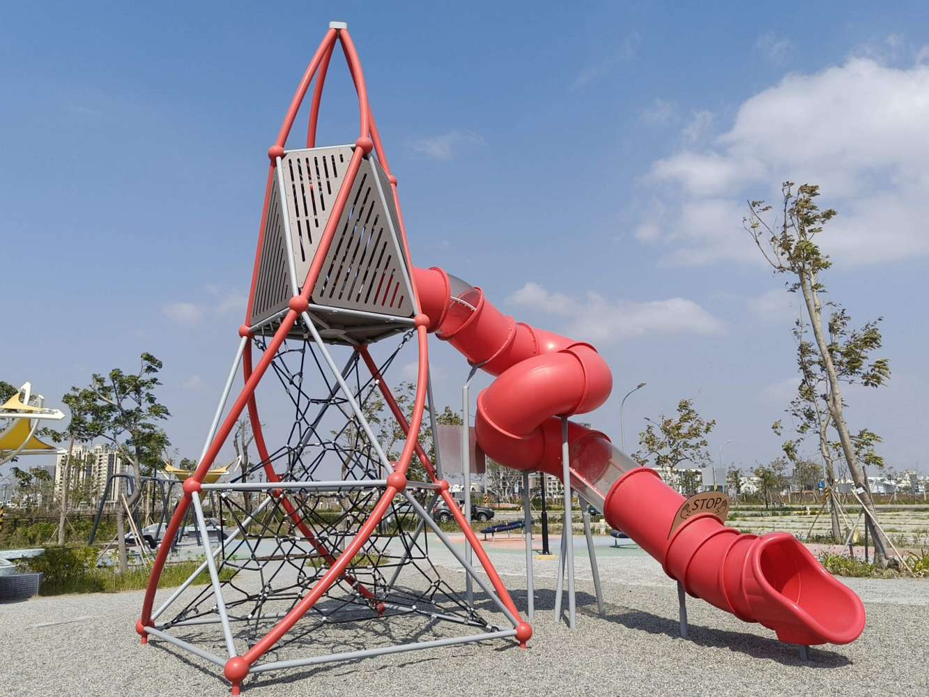 網站近期文章：台南安南區親子景點︱台江地景公園：火箭神龍塔與水車共舞的冒險樂園，設洗手間