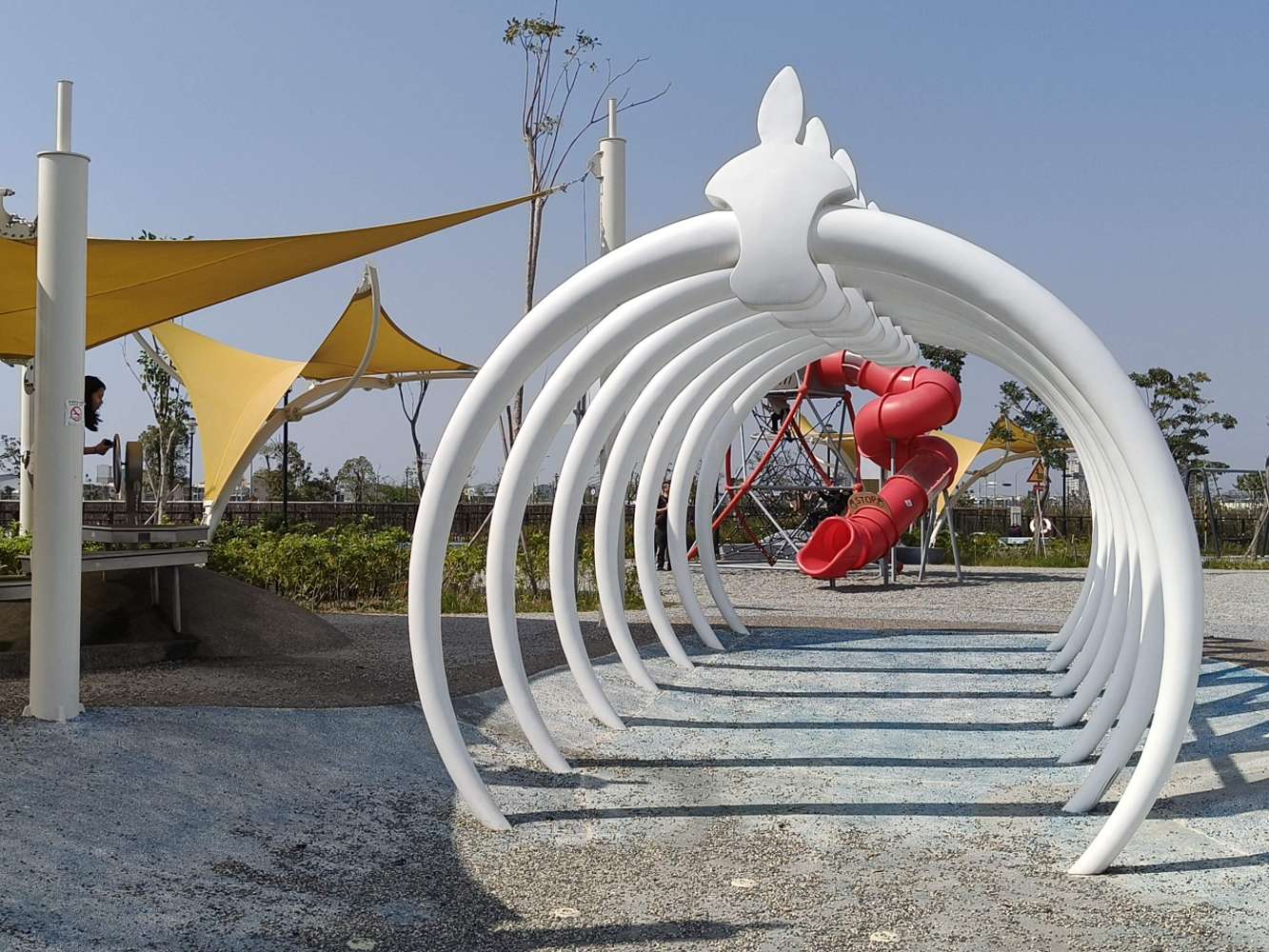 台南安南區親子景點︱台江地景公園：火箭神龍塔與水車共舞的冒險樂園，設洗手間