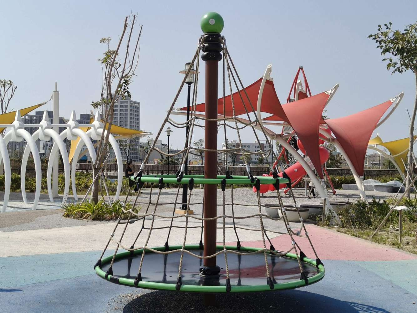 台南安南區親子景點︱台江地景公園：火箭神龍塔與水車共舞的冒險樂園，設洗手間