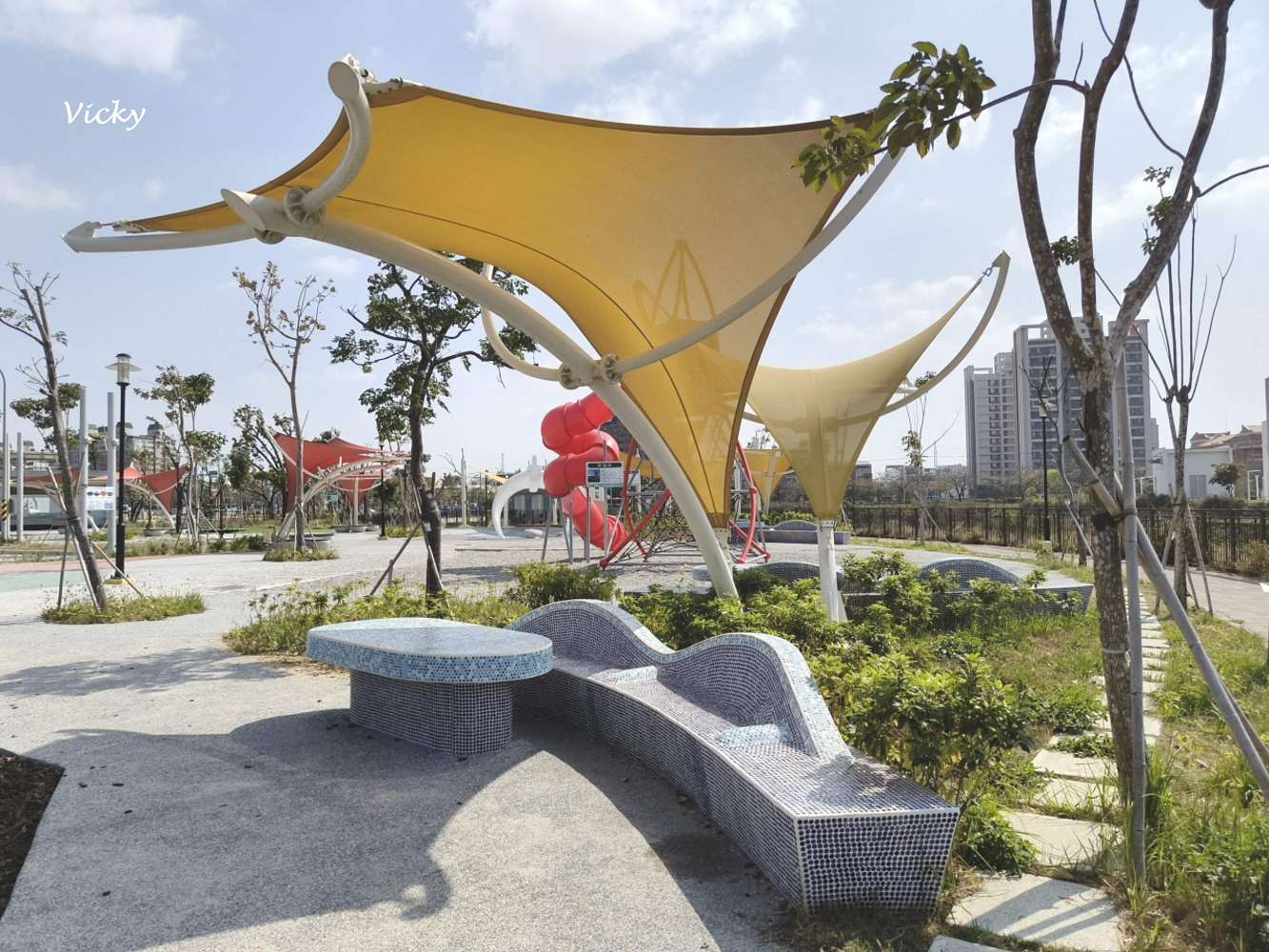 台南安南區親子景點︱台江地景公園：火箭神龍塔與水車共舞的冒險樂園，設洗手間