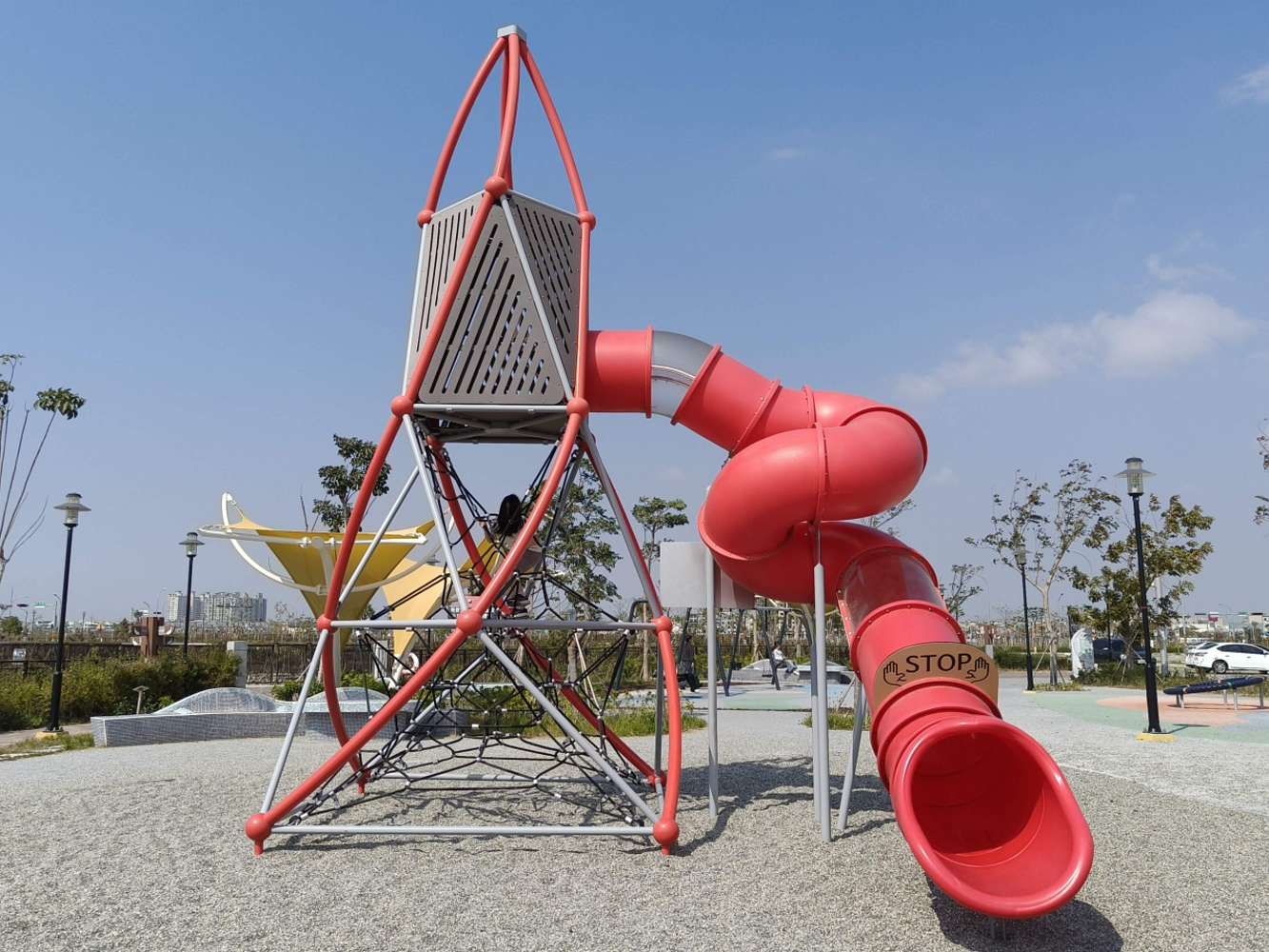 台南安南區親子景點︱台江地景公園：火箭神龍塔與水車共舞的冒險樂園，設洗手間