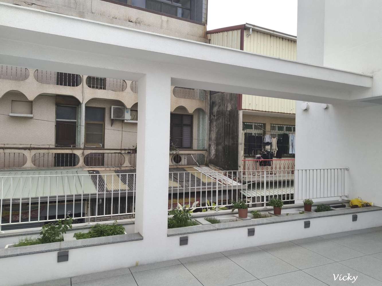 台南東區早午餐︱巷弄走走Cafe：隱身巷弄的純白美學，在極簡自家宅感受講究食材的溫度，附菜單