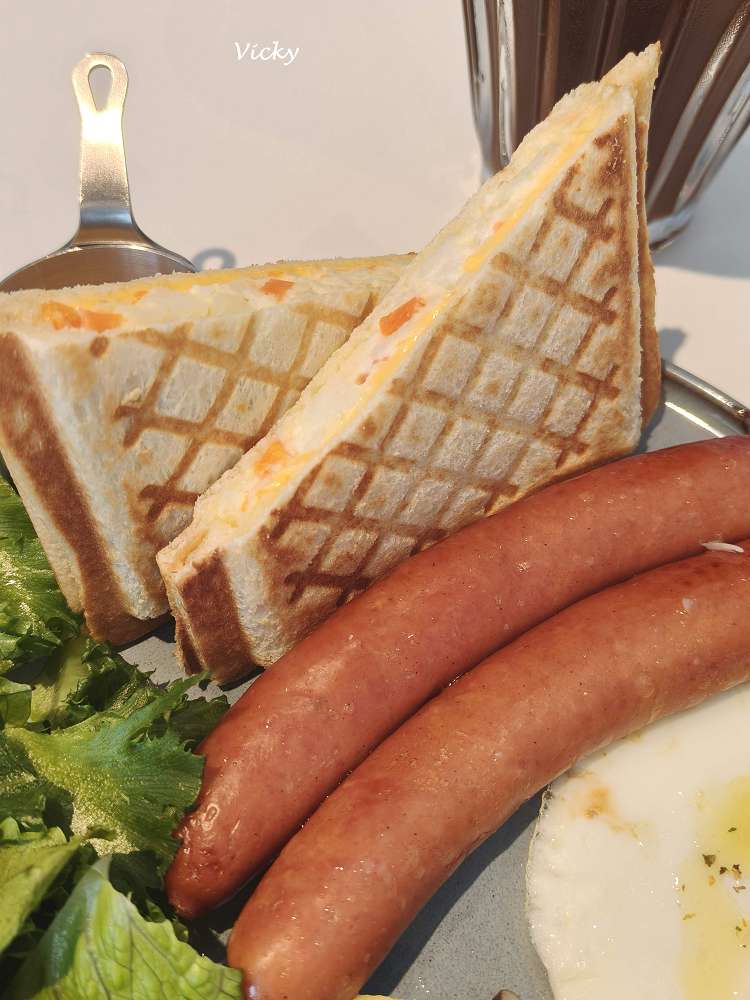 台南東區早午餐︱巷弄走走Cafe：隱身巷弄的純白美學，在極簡自家宅感受講究食材的溫度，附菜單