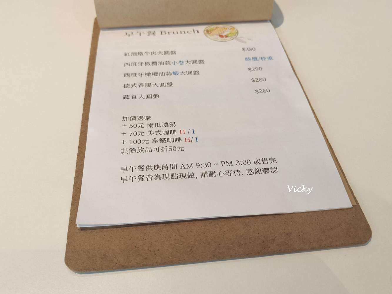 台南東區早午餐︱巷弄走走Cafe：隱身巷弄的純白美學，在極簡自家宅感受講究食材的溫度，附菜單