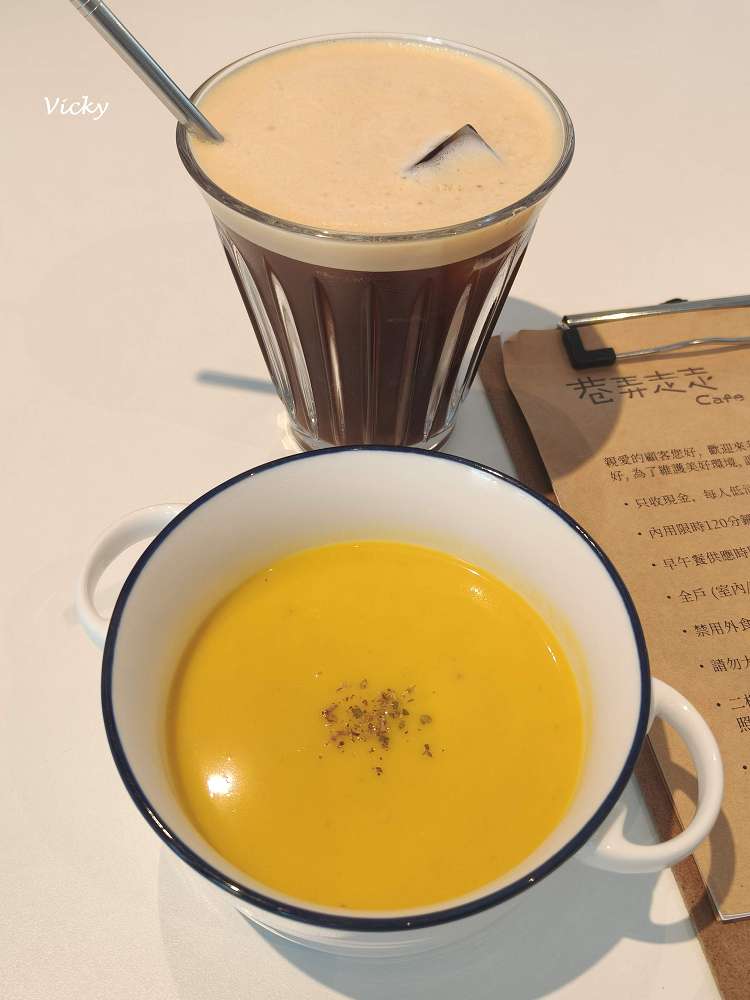 台南東區早午餐︱巷弄走走Cafe：隱身巷弄的純白美學，在極簡自家宅感受講究食材的溫度，附菜單